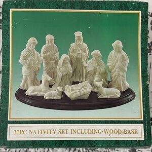Holiday Decor Vintage Cream “Jade Collection” Nativity Set with Wood Base